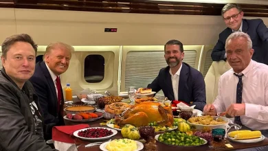 AI Thanksgiving Dinner Table Photos Are Popular This Year