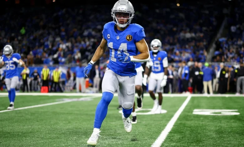 Amon-Ra St. Brown injury news: Lions WR heads to locker room