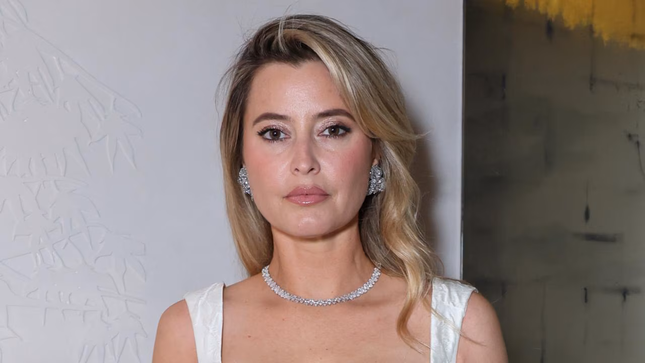 Aussie star steps out after billionaire split