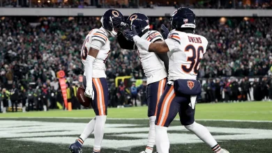 Bears force fumble on Eagles tush push, stretch lead to 17-9