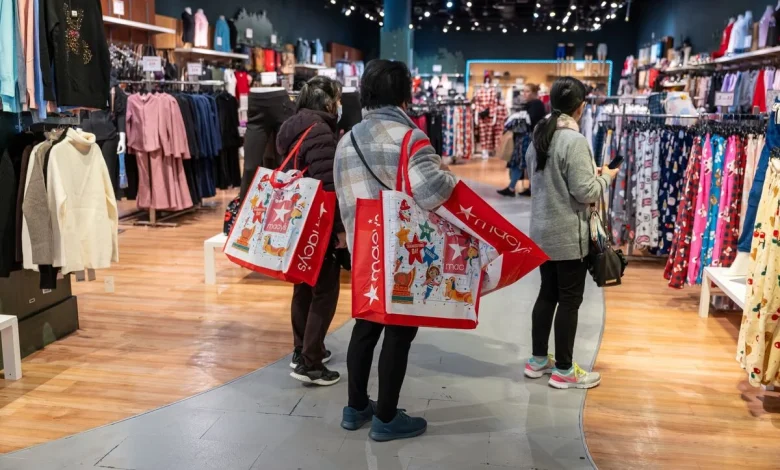Black Friday Sales Rise, Signaling US Consumers’ Resilience
