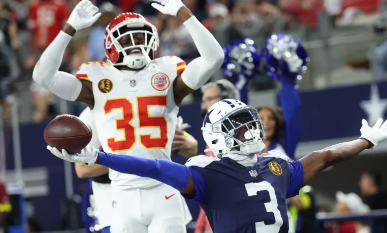 Cowboys keep playoff hopes alive with 31-28 win over Chiefs