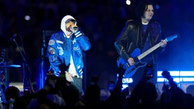 Eminem Makes Surprise Appearance On Fox’s NFL Thanksgiving Halftime Show