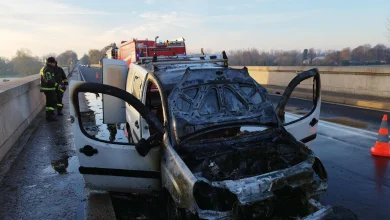 Furgone incendiato sul ponte della Libertà: autista in salvo