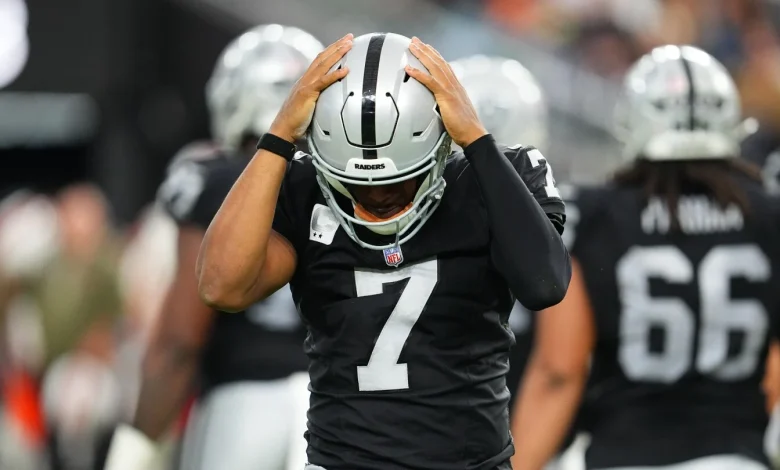 Geno Smith apologizes for obscene gesture directed at fans