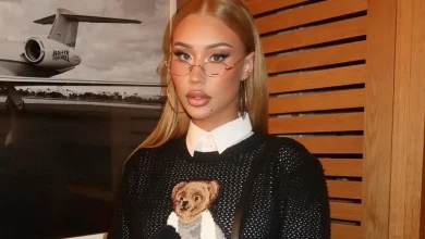 Iggy Azalea Posing in Mini-Skirt Will Make Your Day