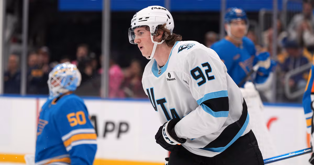 Mammoth’s Cooley leaves game with apparent knee injury