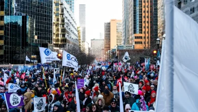 Manifestation intersyndicale | Des dizaines de milliers de personnes contre le gouvernement Legault