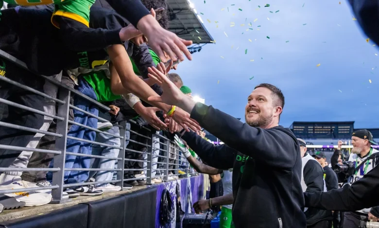 Oregon defeats Washington 26-14, secures College Football Playoff berth