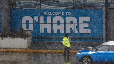 Post-Thanksgiving storm: Airlines ax 2,500 flights, roll out waivers