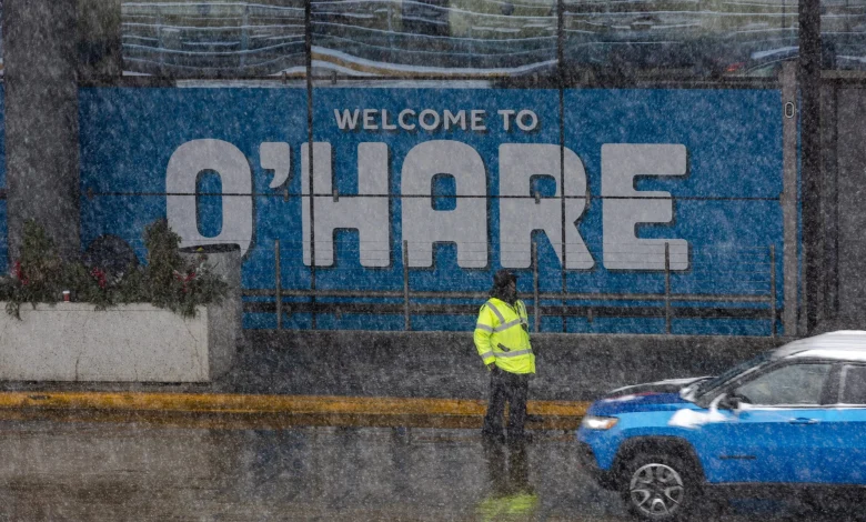 Post-Thanksgiving storm: Airlines ax 2,500 flights, roll out waivers