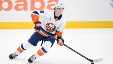 Schaefer tops Orr's rookie scoring pace, Islanders lose to Flyers