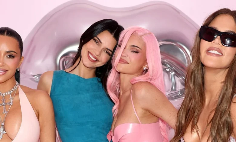 See the Kardashian-Jenners Thanksgiving Celebration