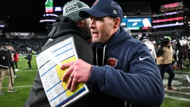 Shirtless Ben Johnson gets Chicago fans free hot dogs following Bears’ win vs. Eagles