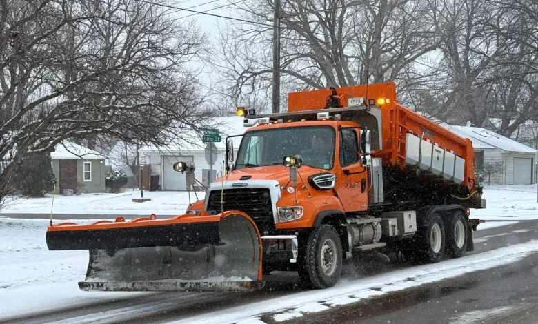 Snow continues across southern Minnesota during busy holiday travel weekend - MPR News