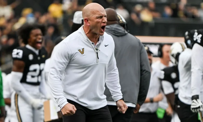 Sources: Vanderbilt's Lea lands new 6-year deal