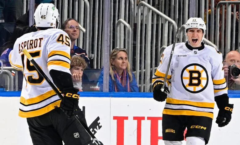 Steeves gets 1st multigoal game, Bruins defeat Islanders