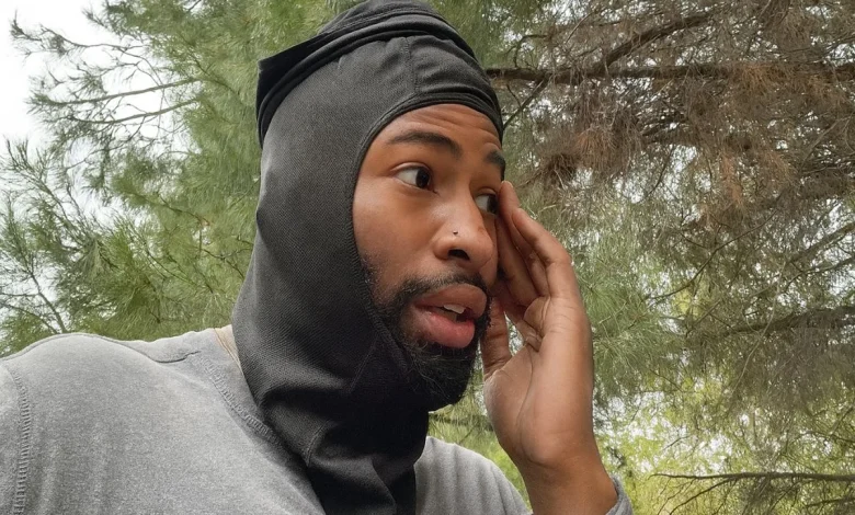 This guy’s car breaks down and a stranger pulls over to help… then he realizes it’s Justin Bieber