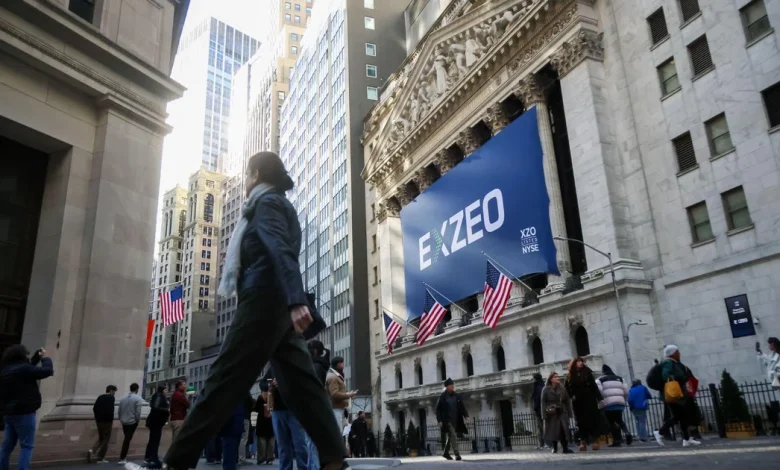 Wall Street edges higher on Friday, pushing S&P 500 close to its record high