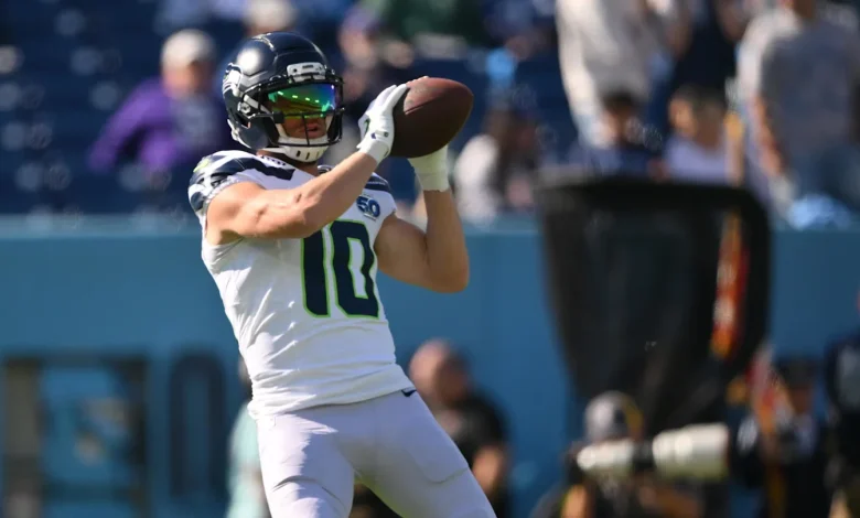 2 of greatest 'catchers' in Seattle sports history meet before Seahawks-Vikings game