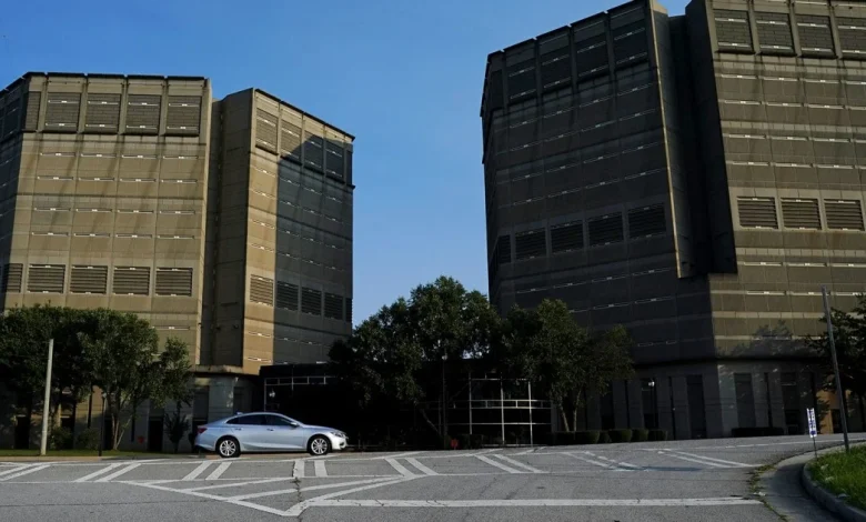 3 escaped inmates put rope around Lyft driver's neck and kidnapped her for 10 hours, police say