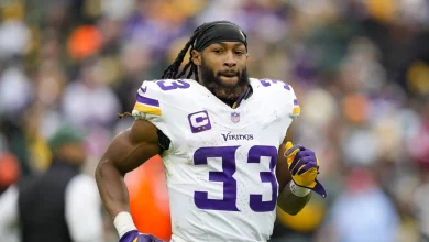 Aaron Jones questionable to return with shoulder injury, Seahawks lead Vikings 19-0