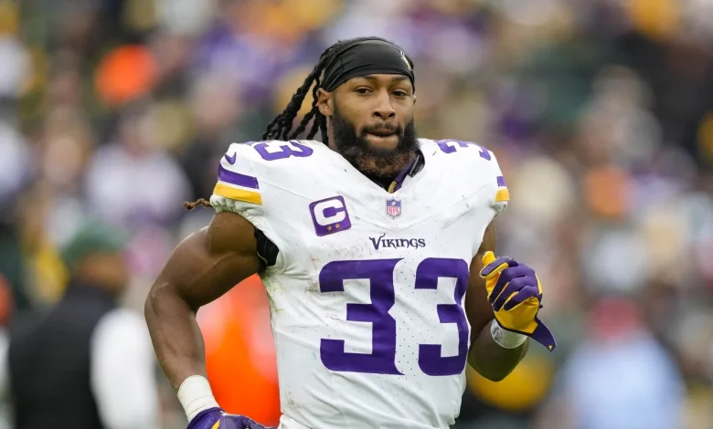 Aaron Jones questionable to return with shoulder injury, Seahawks lead Vikings 19-0