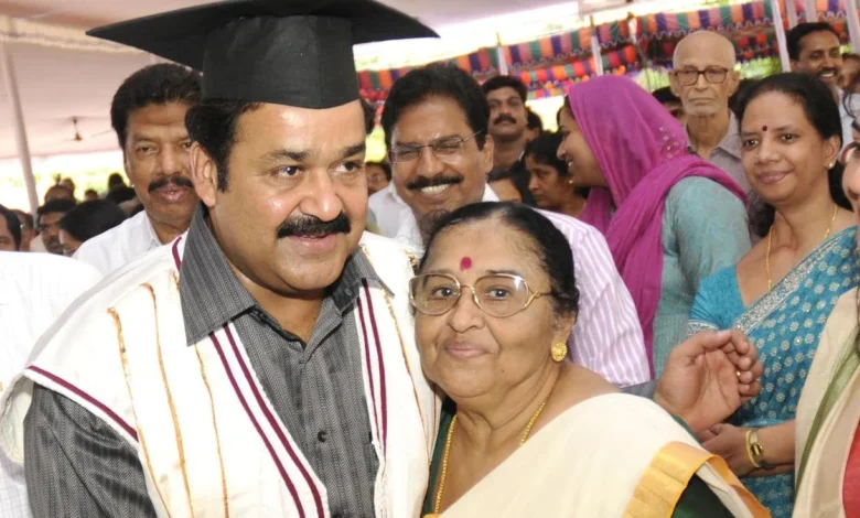 Actor Mohanlal's mother Santhakumari passes away