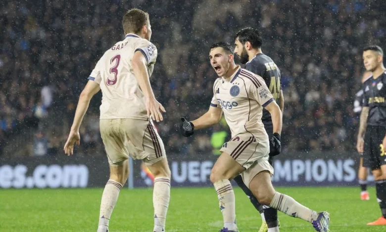 Ajax draait duel met Qarabag om: van 2-1 naar 2-3 • Gloukh en Gaaei trefzeker