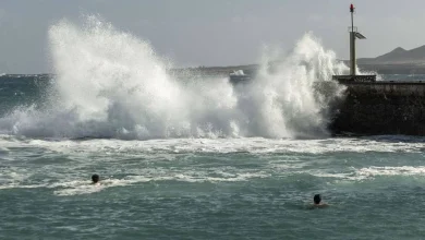 All Canary Islands remain on pre-alert in coastal areas as waves reach up to four metres