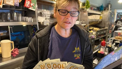 Anonymous couple leaves $1,000 Christmas tips at two Syracuse diners (video)