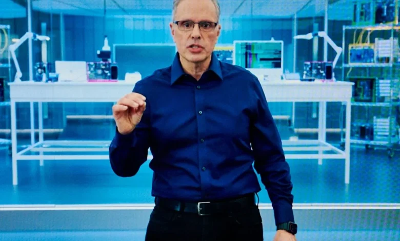 Apple Chip Chief Tells Staff He’s Not Leaving ‘Anytime Soon’