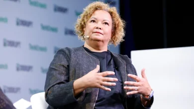 Apple's executive shake-up continues with departures of general counsel and policy head