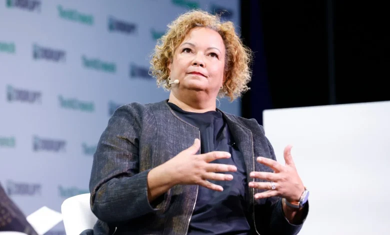 Apple's executive shake-up continues with departures of general counsel and policy head