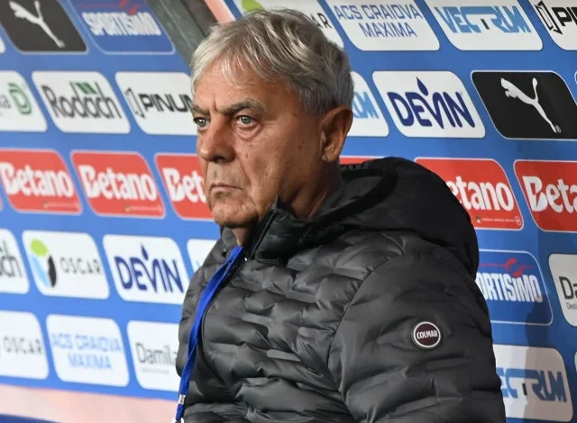 Arbitrul ”desființat” și acuzat de Cârțu că este fan FCSB, în camera VAR la Universitatea Craiova - CFR