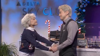 Ariana Grande Brings Christmas Magic To In 'SNL' Midseason Finale