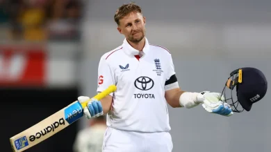 Ashes 2025-26 - Joe Root celebrates maiden Test century in Australia with a shrug