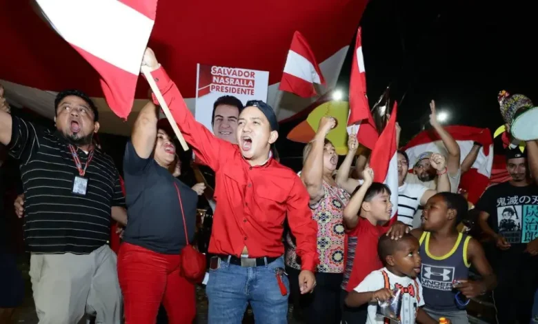 Banderas y luces marcan festejo del Partido Liberal en San Pedro Sula