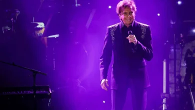 Barry Manilow reveals he has lung cancer