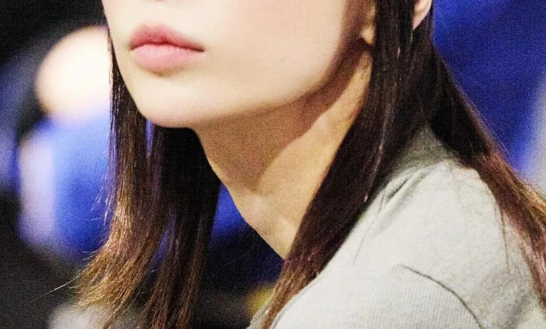 Beloved Idol Still Performs To 14,000 Empty Seats After Her Concert Gets Canceled