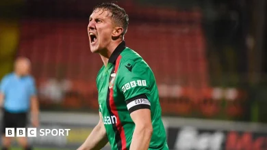 BetMcLean Cup: Glentoran see off Cliftonville on penalties to reach semi-finals