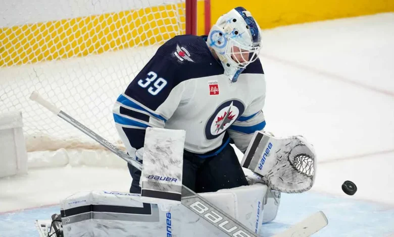 Blackhawks' Brossoit, Red Wings' Berggren hit waiver wire