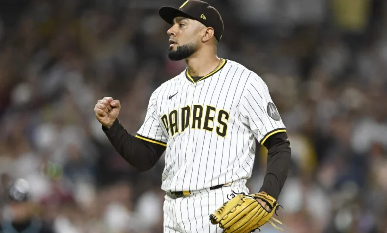 Blue Jays Interested In Robert Suarez