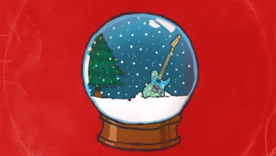 Brad Paisley Shakes Up Holidays With ‘Snow Globe Town’