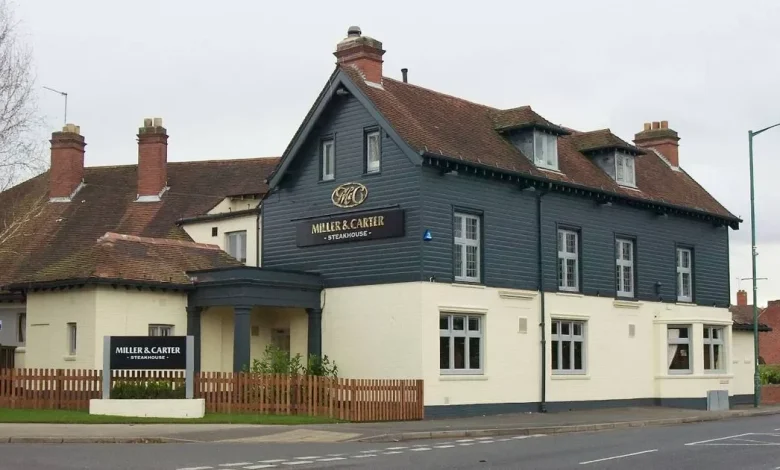 Brits shell out £105 each for Christmas dinner - but place shuts and they're left fuming