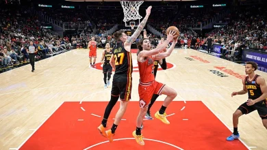 Bulls and Hawks combine for more than 300 points in high-scoring affair