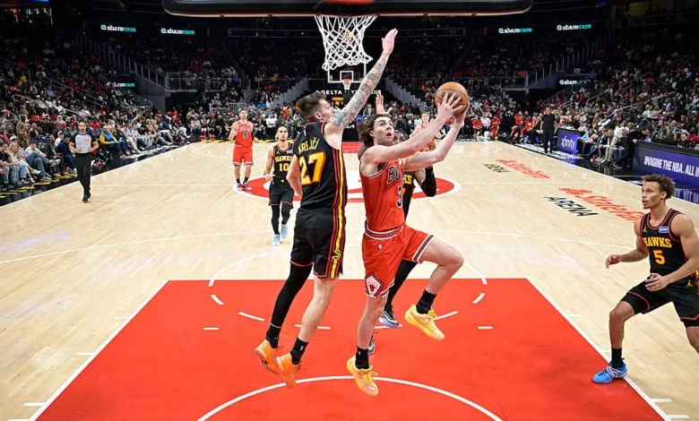 Bulls and Hawks combine for more than 300 points in high-scoring affair