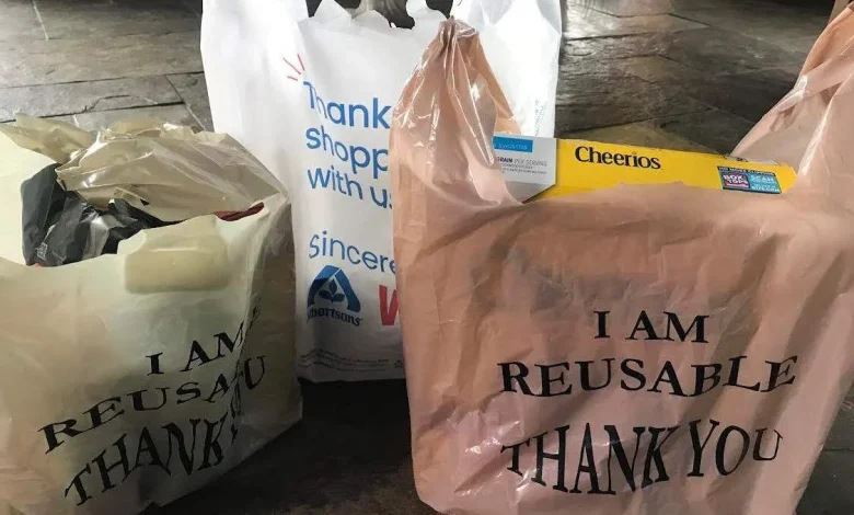 CA plastic ban bag: When will grocery stores require paper?