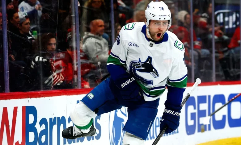 Canucks' DeBrusk, Kampf back in lineup against Flyers