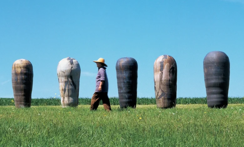 Ceramic artist Toshiko Takaezu is the subject of a traveling retrospective